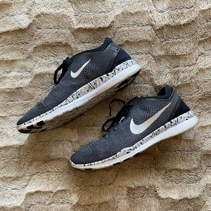 NIKE free TR MT5 Running Shoesh Size 8 womens